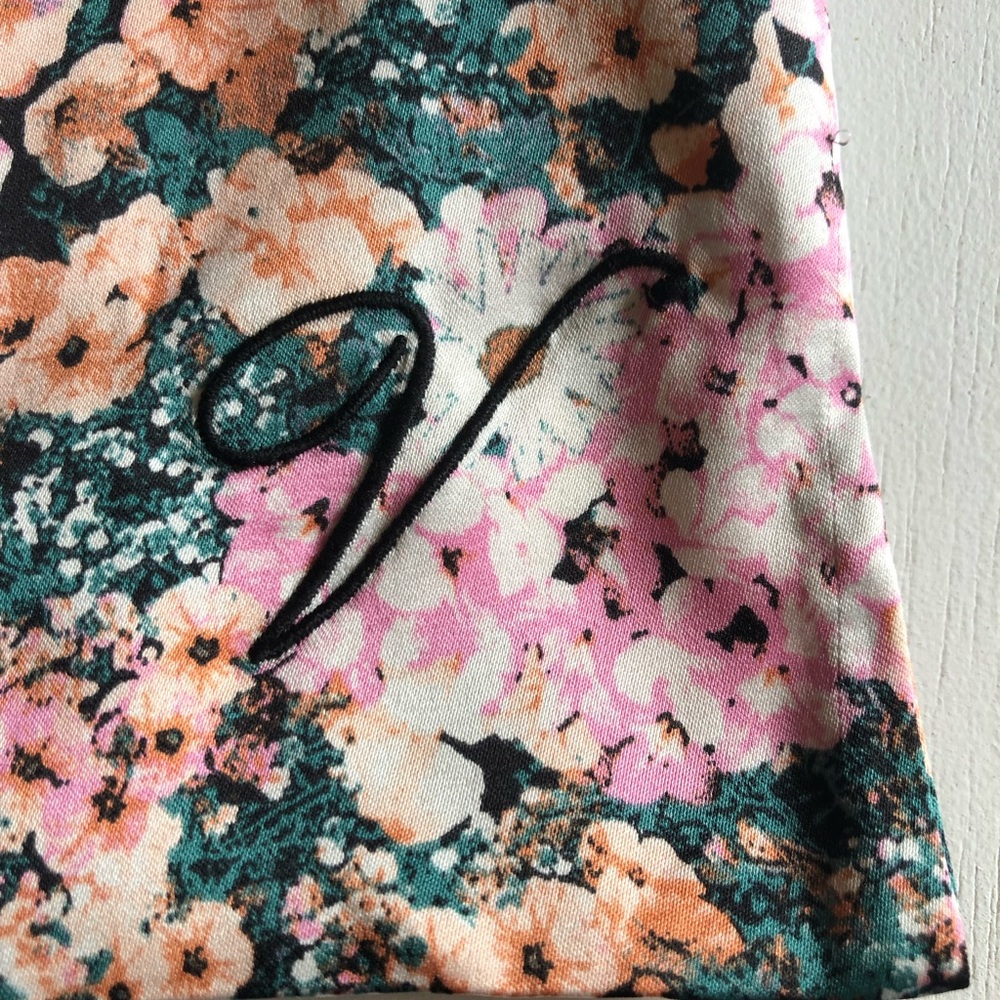 🛑⚠️ SOLD 6.1.22 ⚠️🛑 
VS comfy sole black satin bow with flowered carry bag NWT - Picture 7 of 8